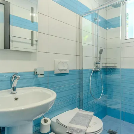 Aphrodite's Garden Hotel Himare