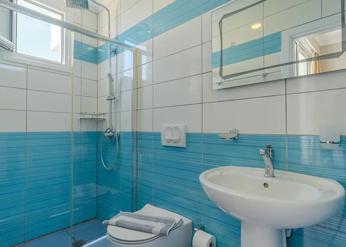 Aphrodite's Garden Himare