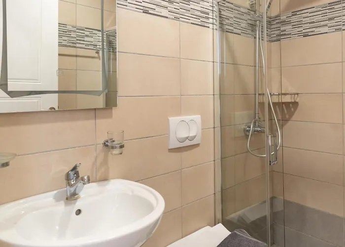 Aphrodite's Garden Himare