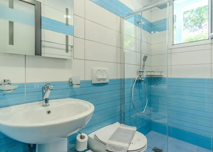 Aphrodite's Garden Hotel Himare