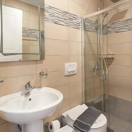 Aphrodite Garden Rooms&apartment Himare