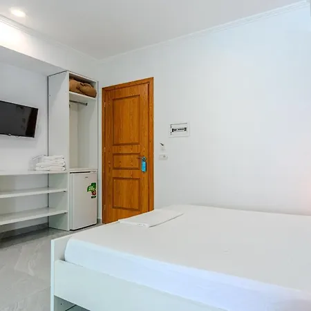 Aphrodite Garden Rooms&apartment Hotel