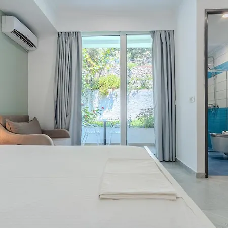 Aphrodite Garden Rooms&apartment * Himare