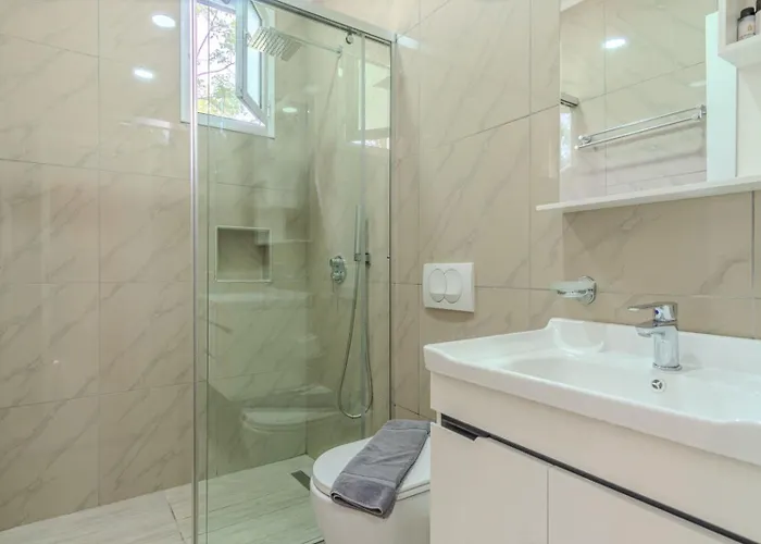 Aphrodite's Garden Hotel Himare