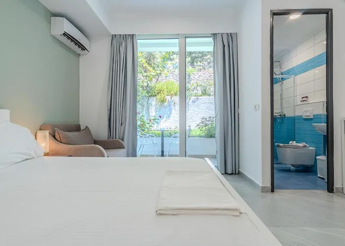 Aphrodite's Garden 3* Himarë